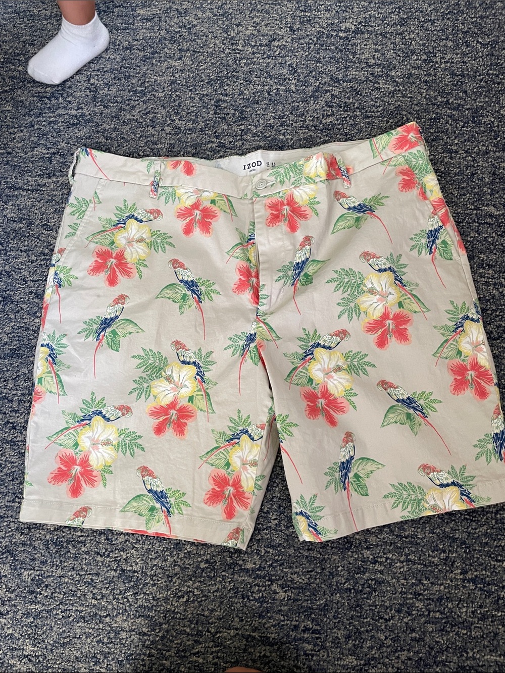 Izod Beige Tropical Parrot Print Flat Front Shorts 42 Waist 9.5” Inseam